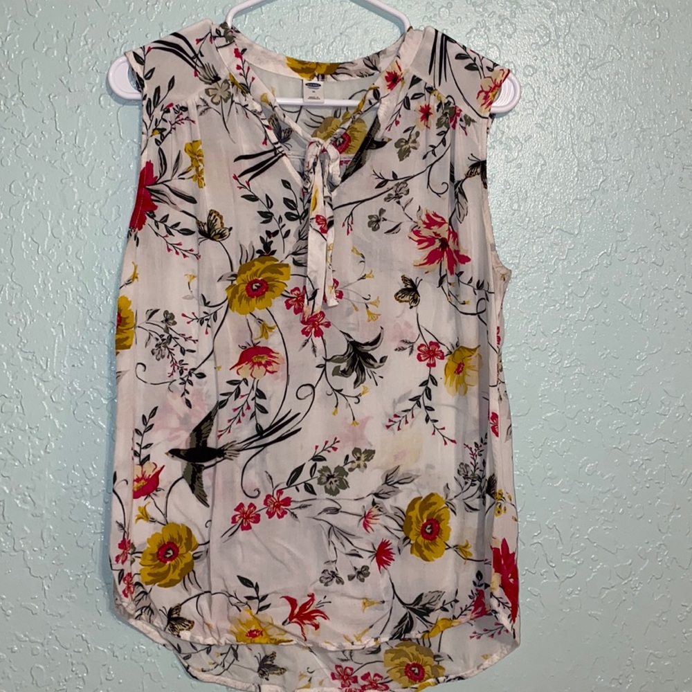Medium Old Navy tank $8